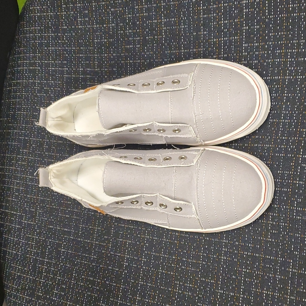 NWOT Women’s‎ casual loafer, light gray, size 8